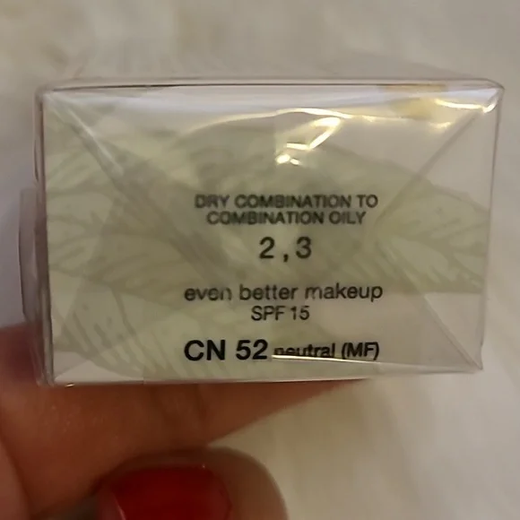 Sold-NEW CLINIQUE Even Better Makeup SPF 15 - Neutral CN 52 - Picture 3 of 5
